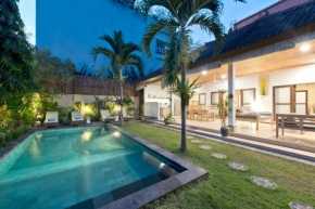 Отель Villa Star  Kuta